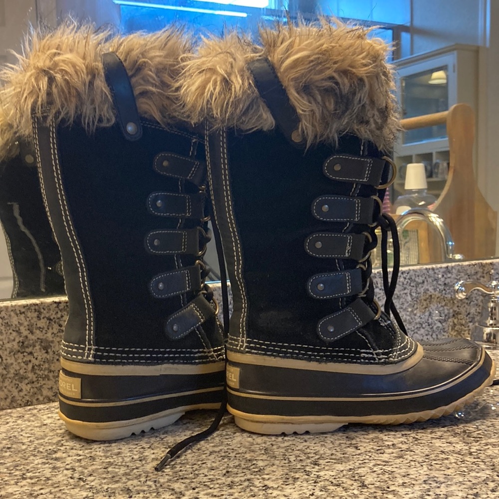 Sorel Size 5 Snow Boots